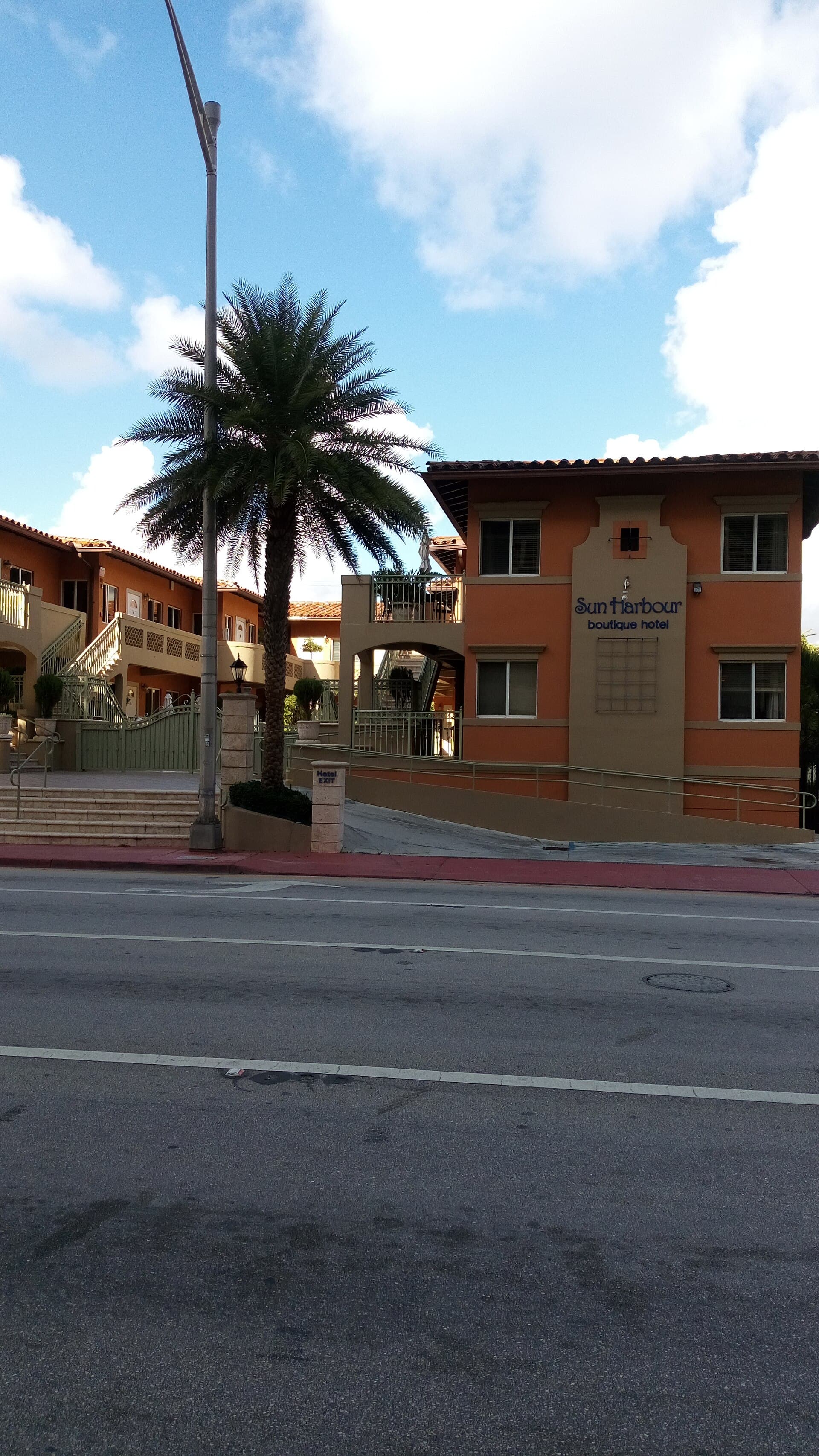 Sun Harbour Boutique Hotel on Collins Avenue at the Surfside–Bal Harbour line